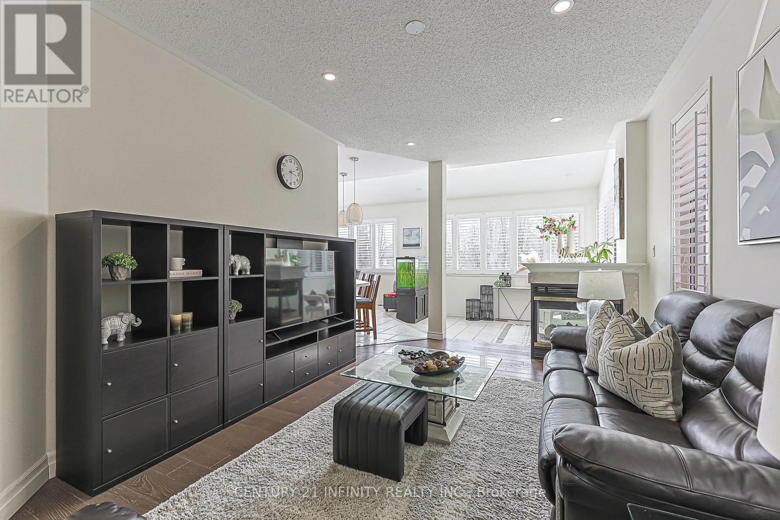 59 SPLENDOR DRIVE - 8