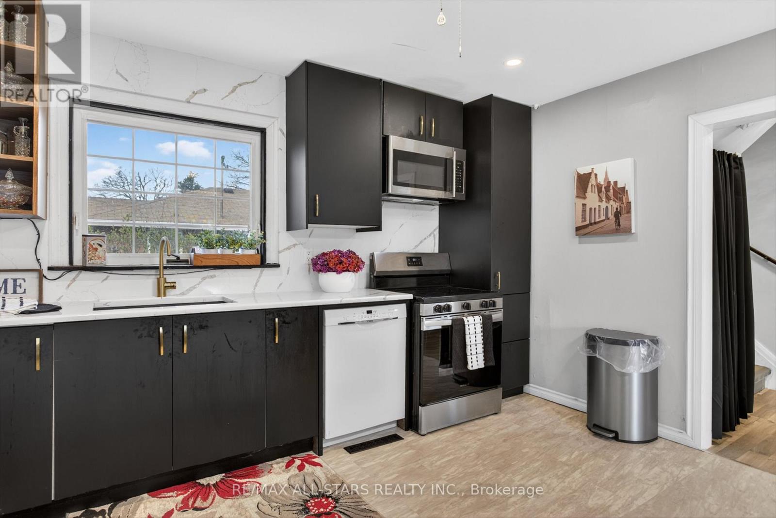 28 PRINCE STREET W - 11