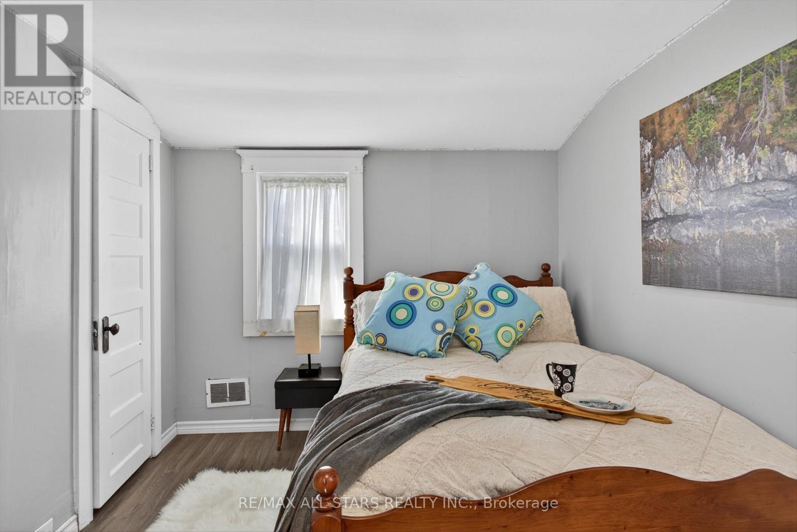 28 PRINCE STREET W - 23