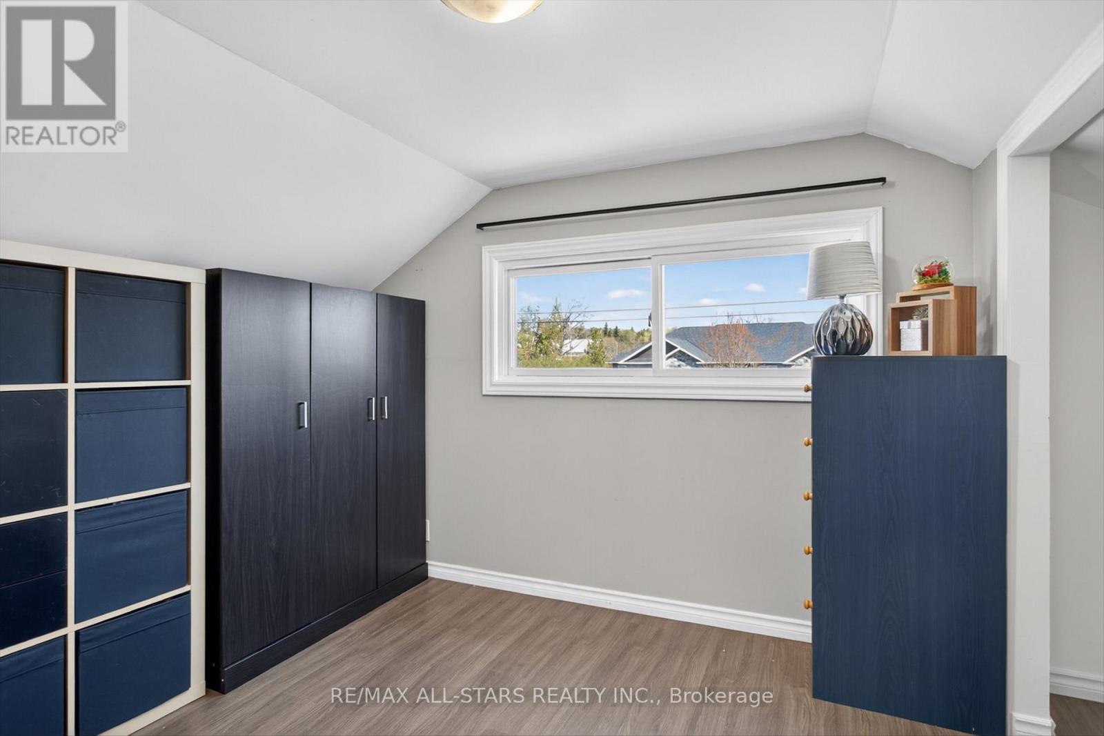 28 PRINCE STREET W - 29