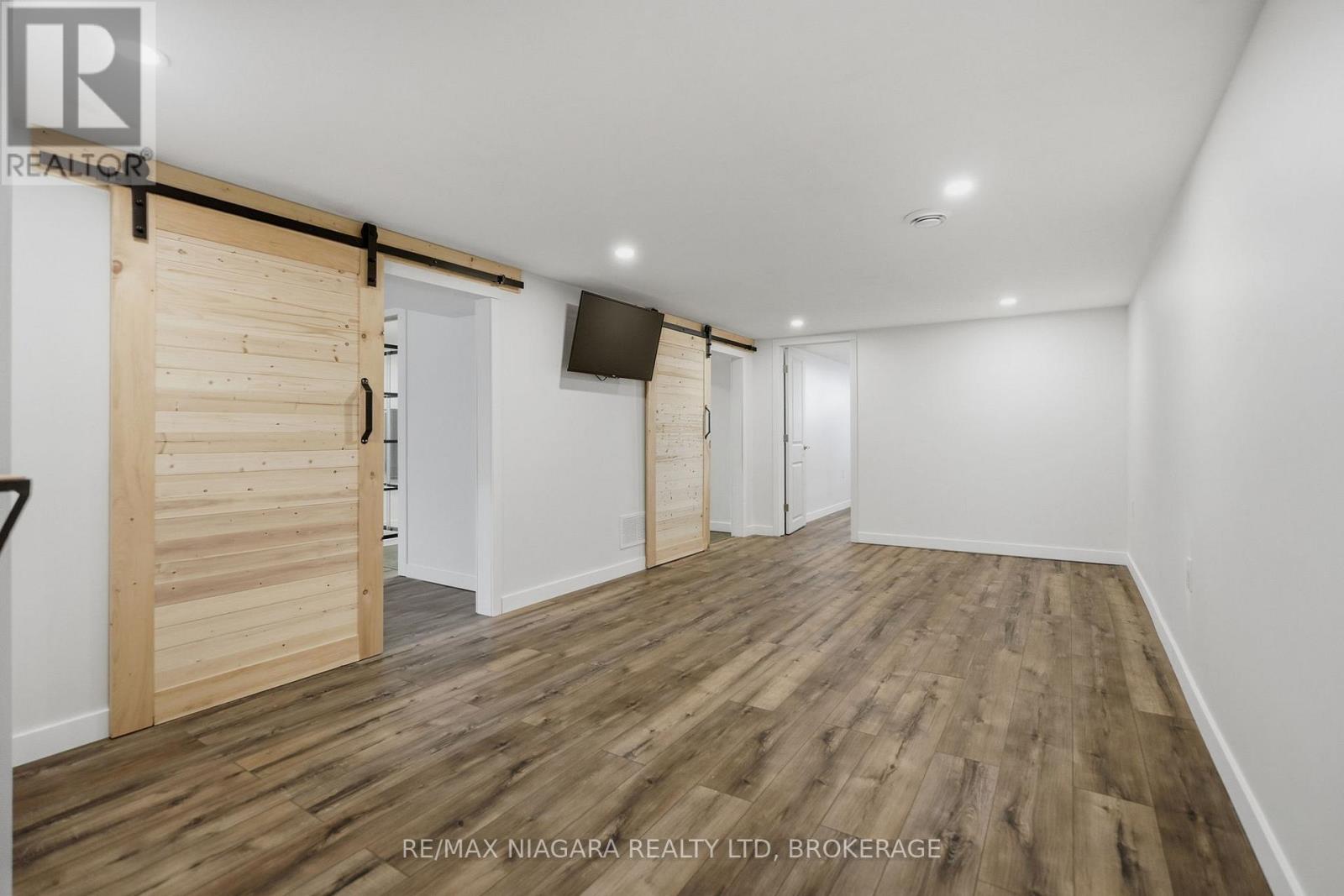 21 VERNE AVENUE - 23