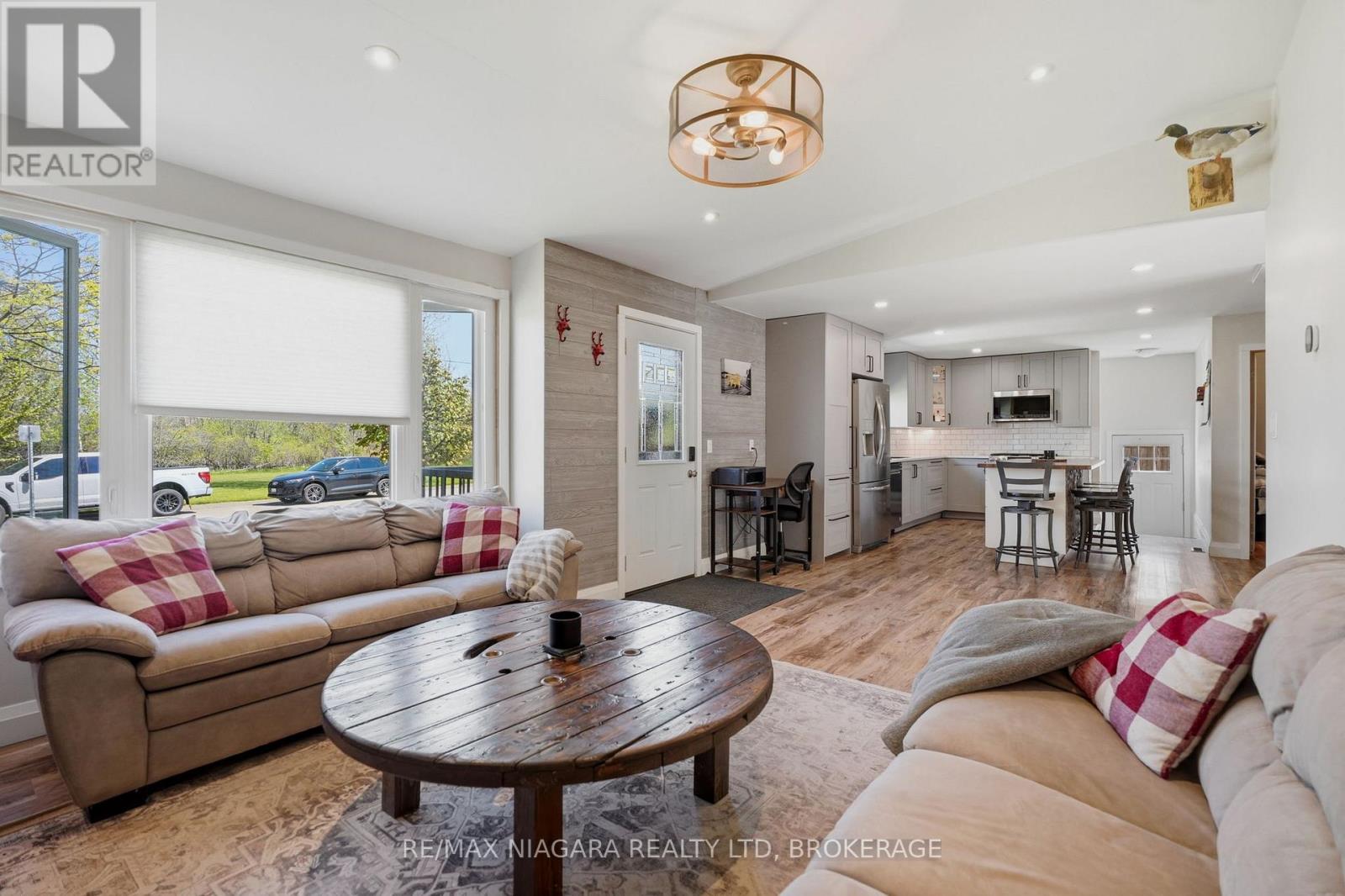 21 VERNE AVENUE - 11