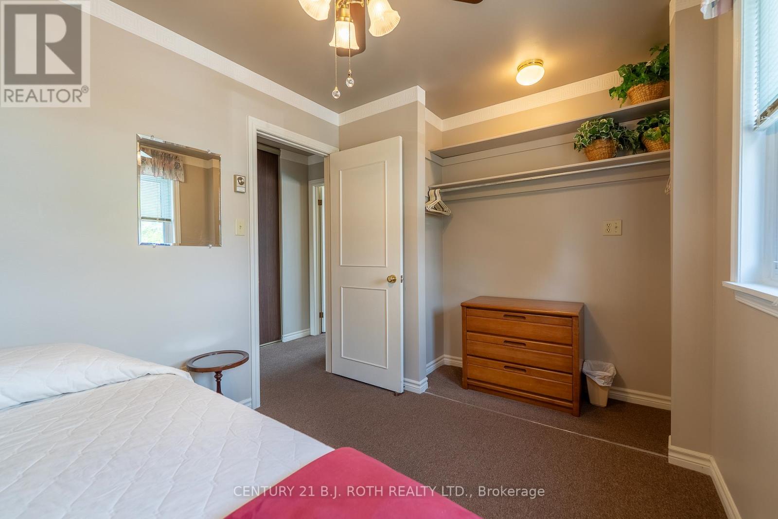 #26 1 PARADISE BOULEVARD - 15