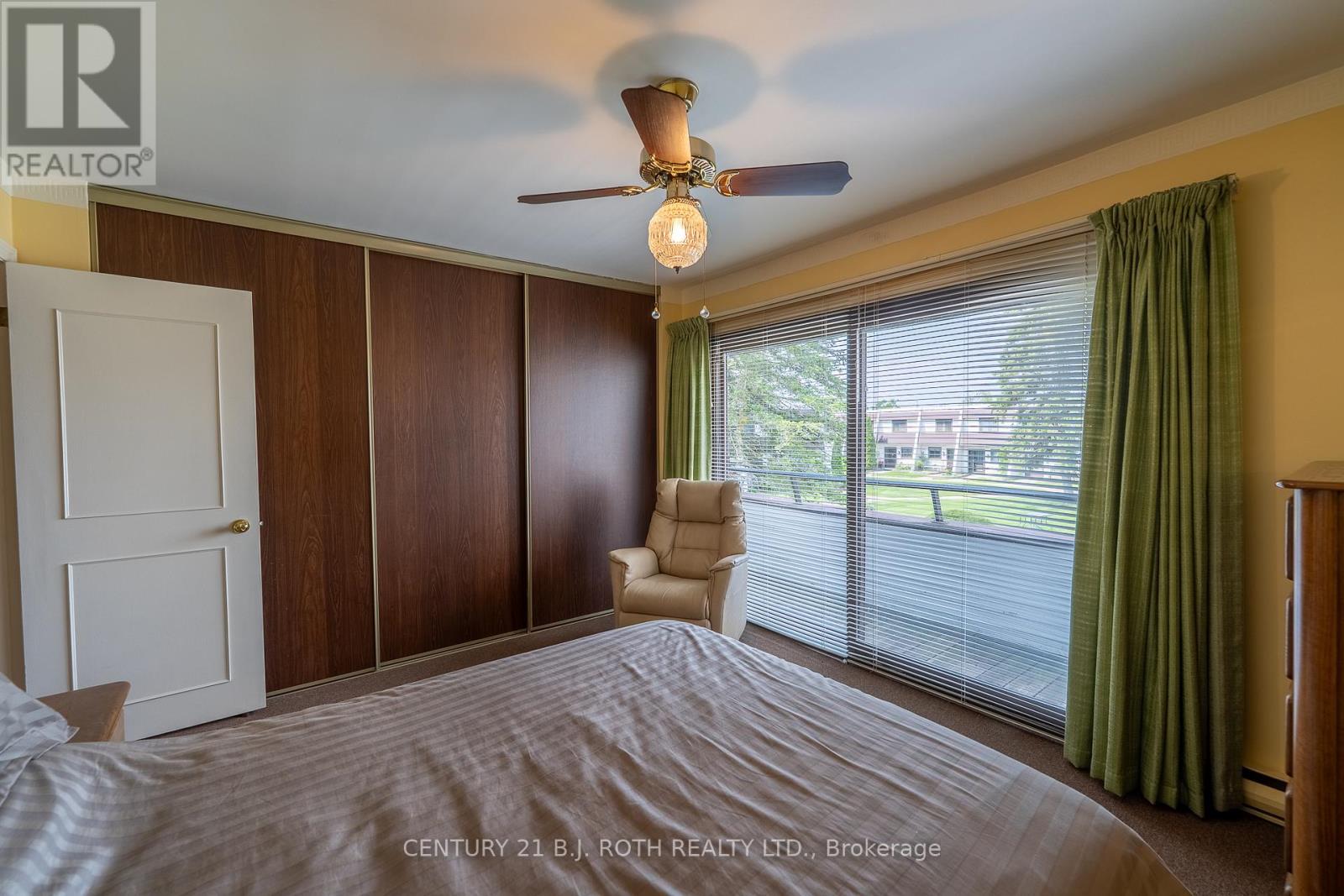 #26 1 PARADISE BOULEVARD - 17