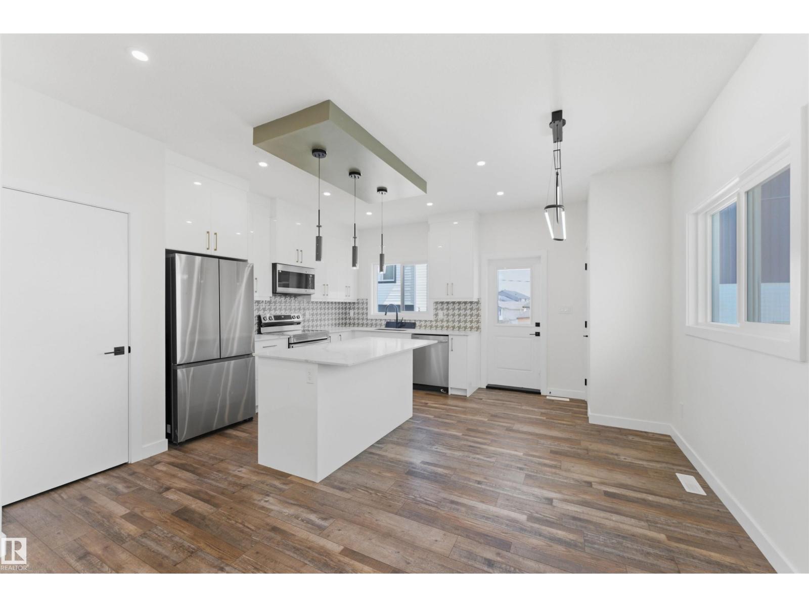 12447 47 ST NW, Edmonton