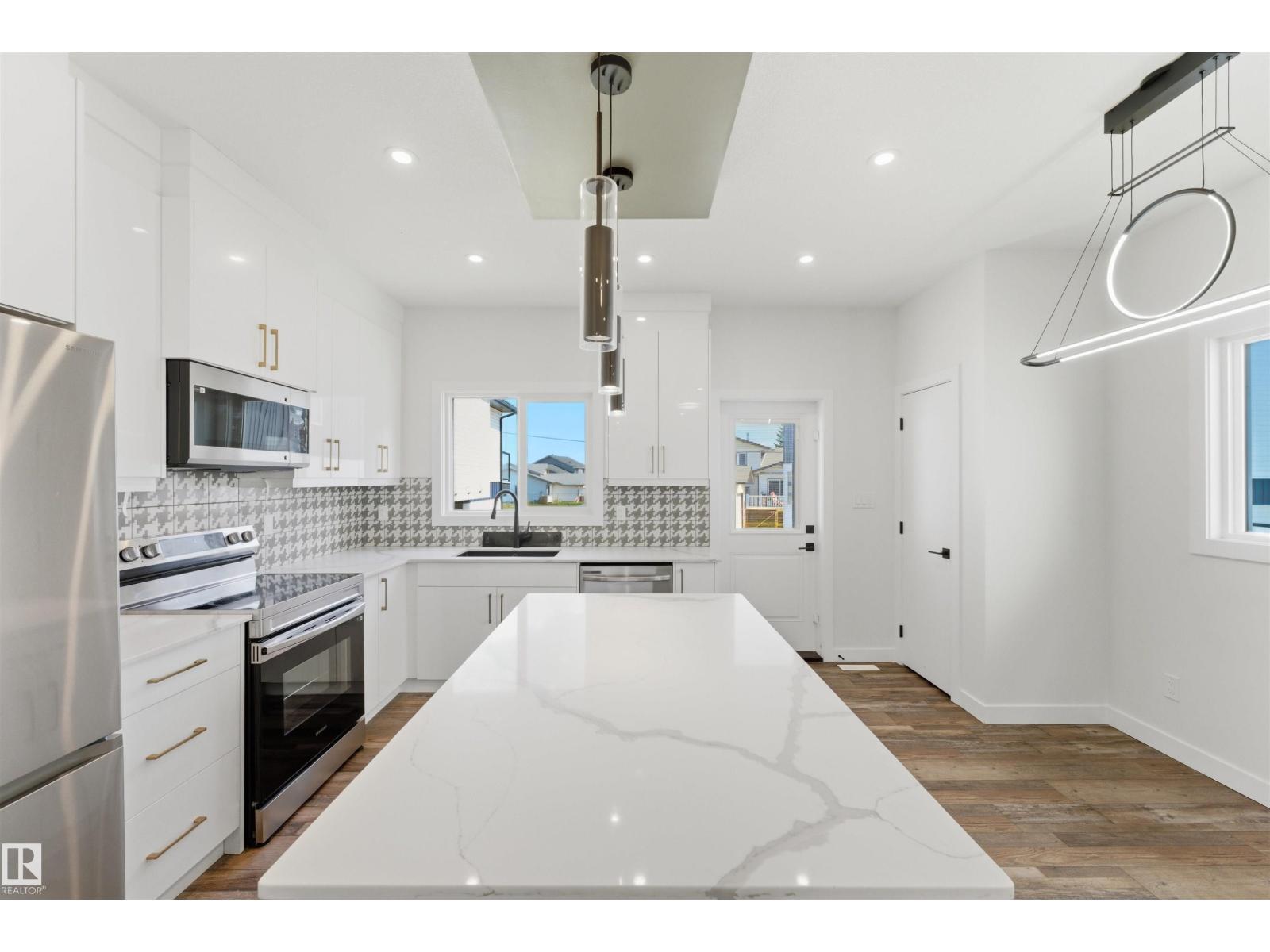 12447 47 ST NW, Edmonton
