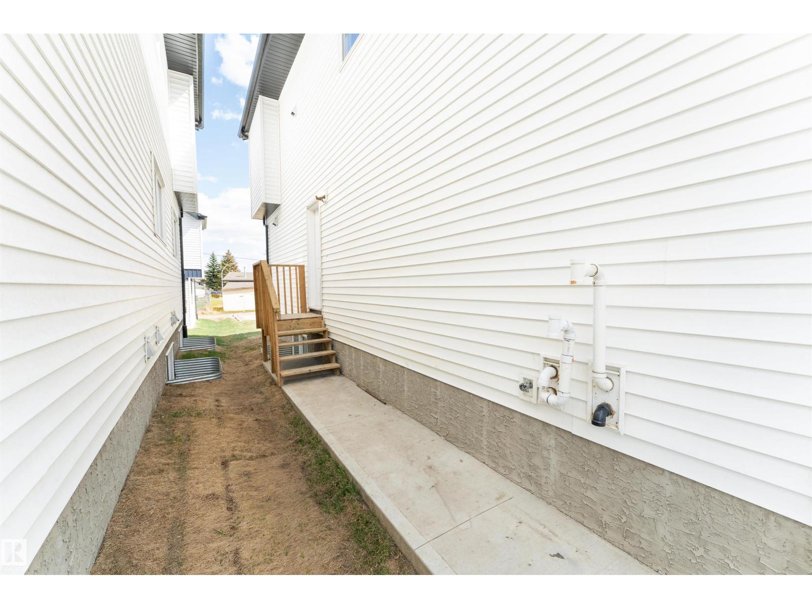 12447 47 ST NW, Edmonton