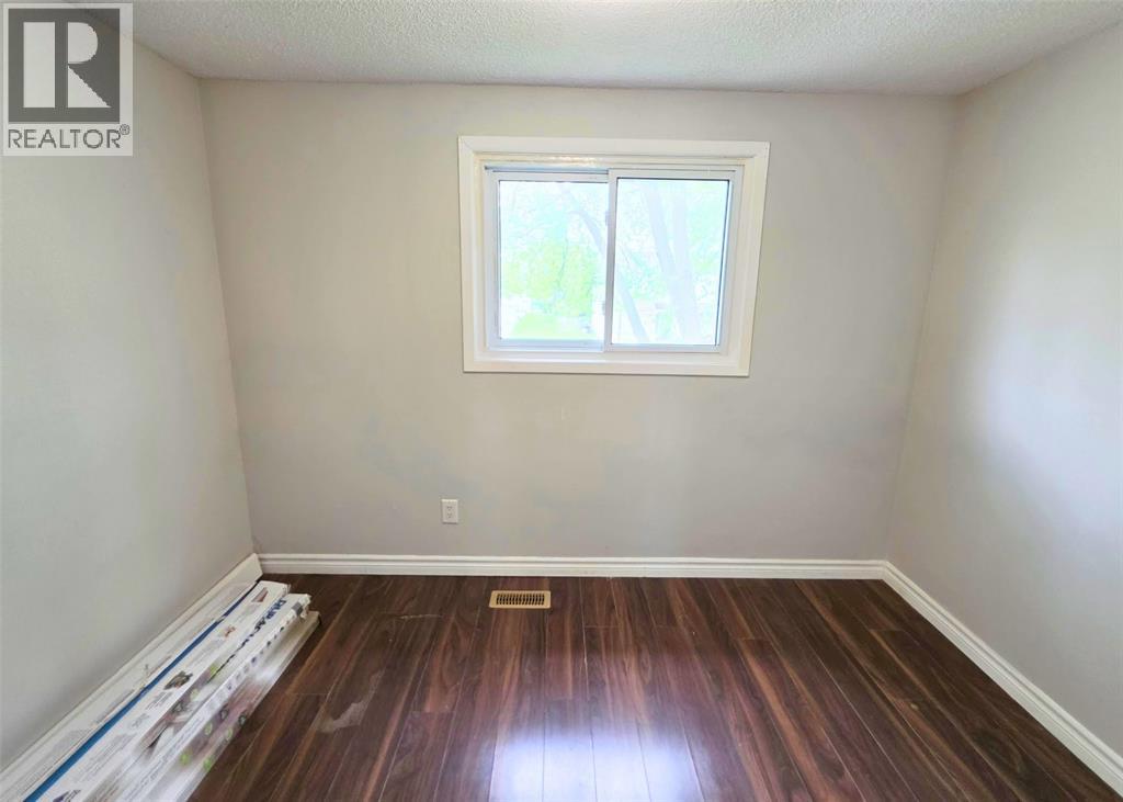 322 Somerset CRESCENT, Sarnia, Ontario, N7S4G1 — Photo 3