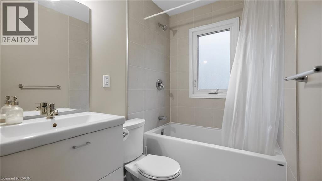 342 EAST 17TH Street, Hamilton, Ontario, L9A4M8 — Photo 4