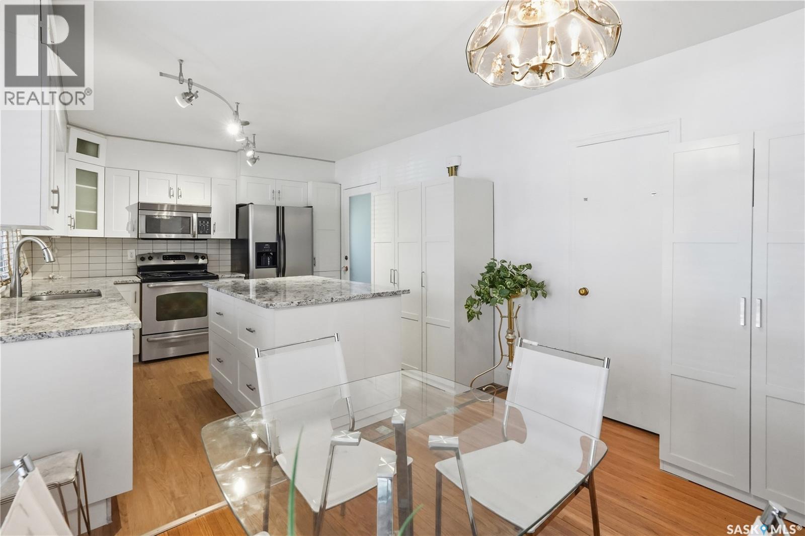 3708 Albert STREET - 11