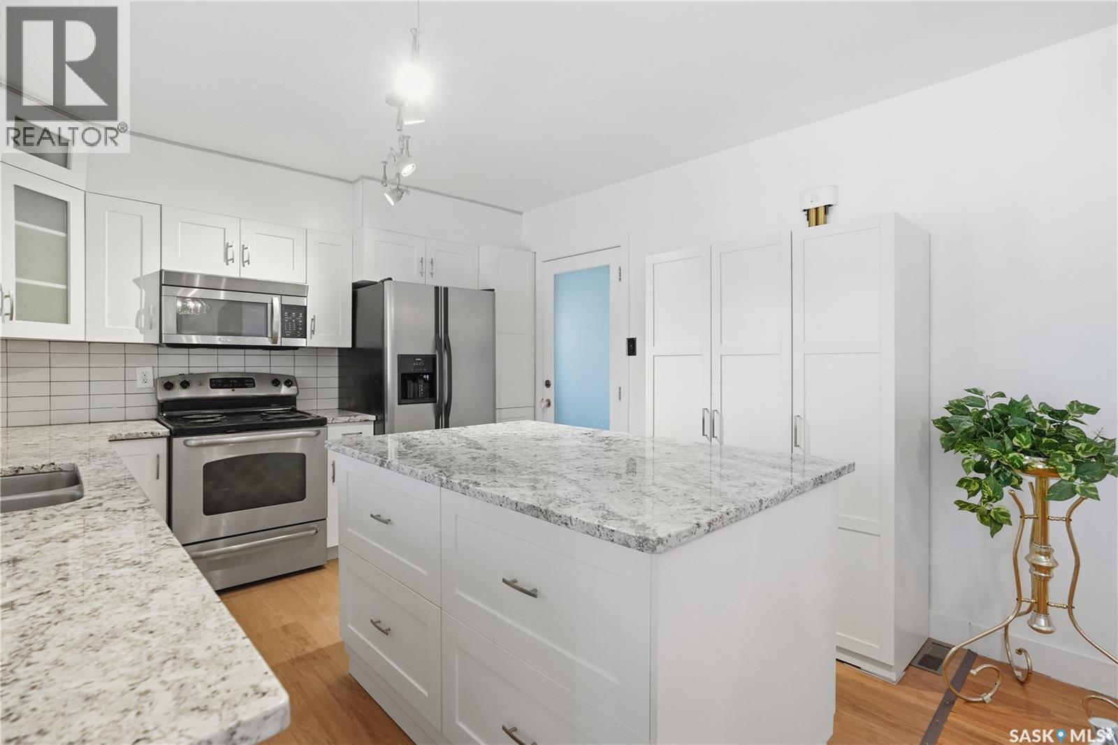 3708 Albert STREET - 14