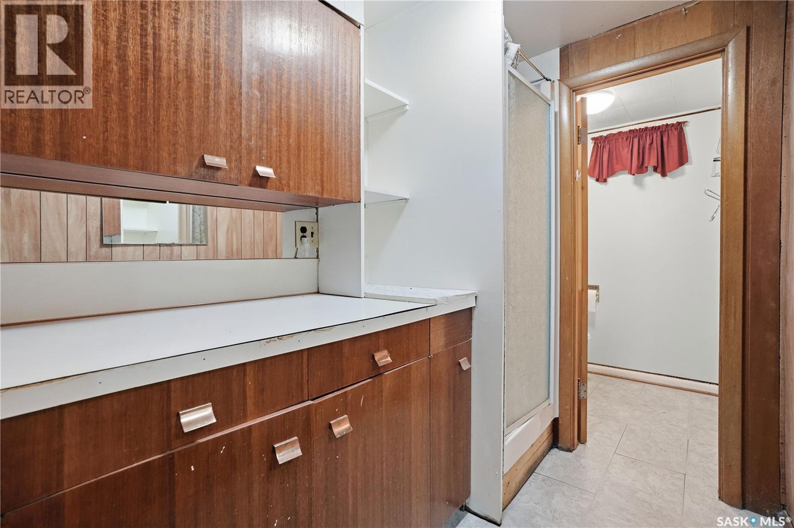 3708 Albert STREET - 33