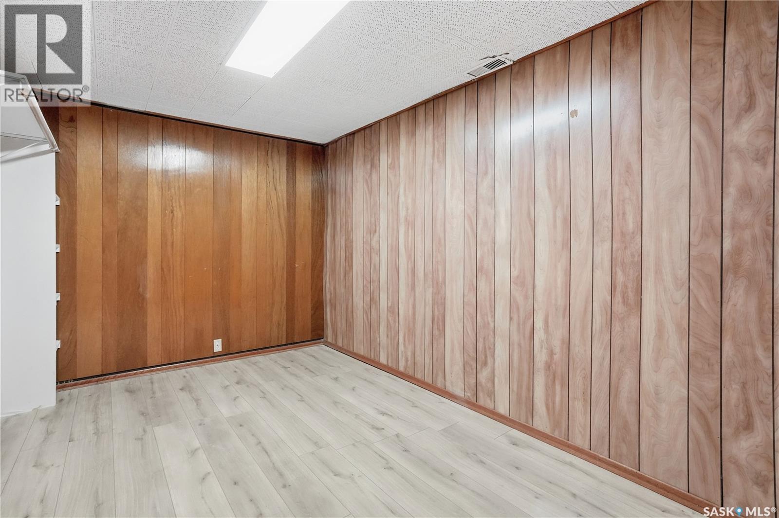 3708 Albert STREET - 38
