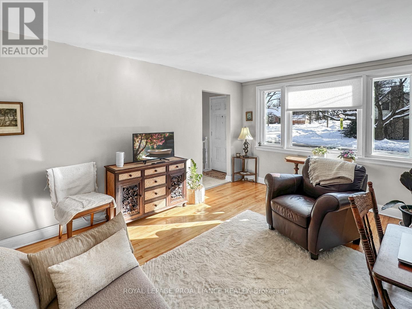 284 VICTORIA AVENUE - 9