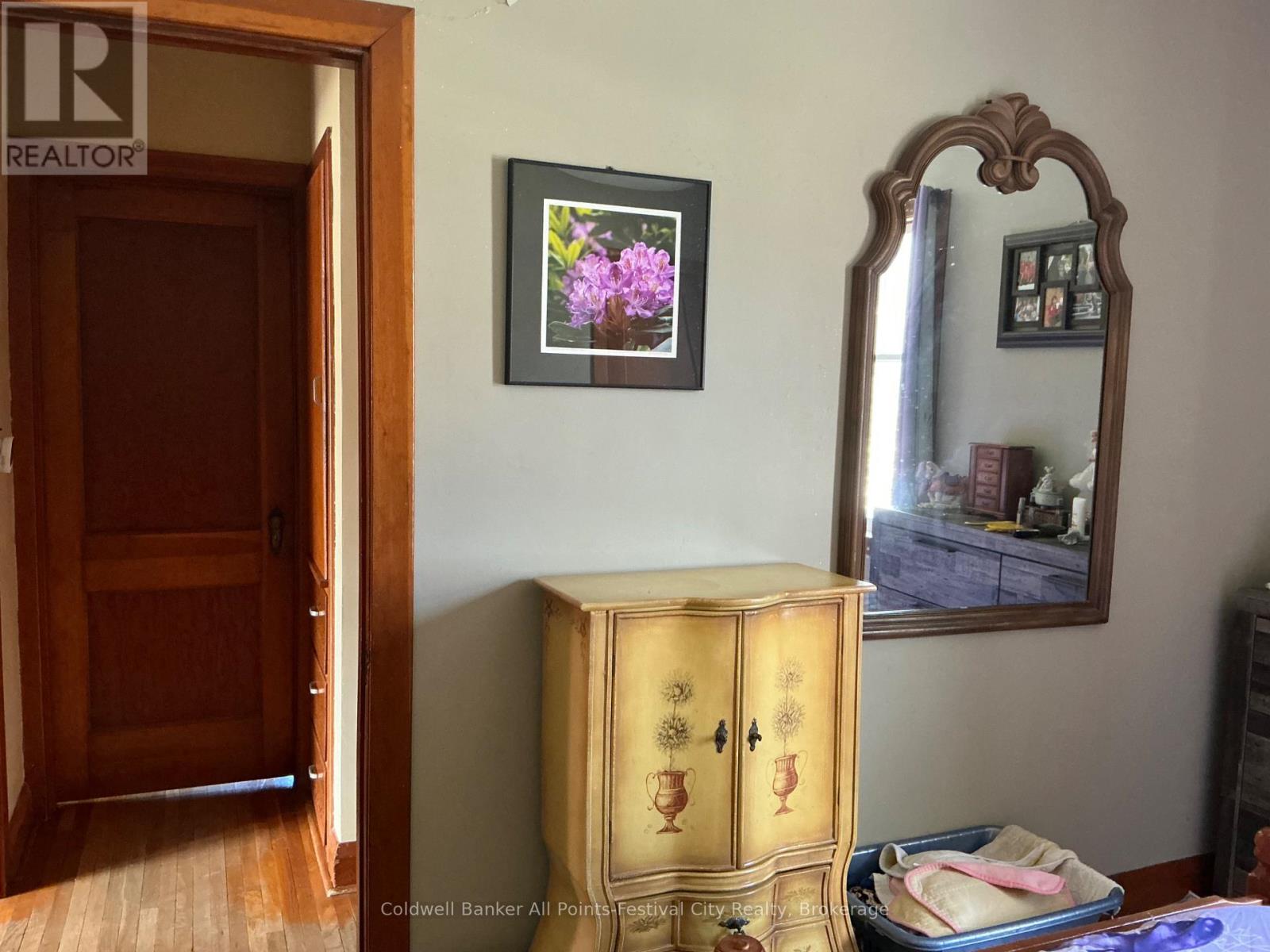 148 WELLINGTON STREET - 31