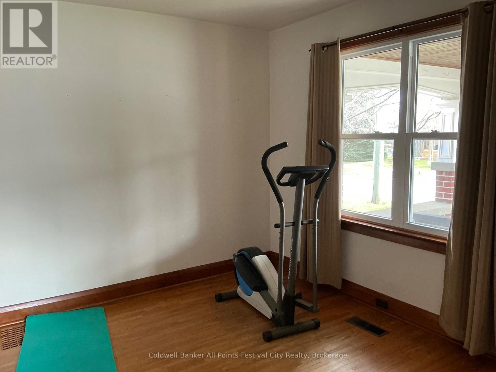148 WELLINGTON STREET - 33