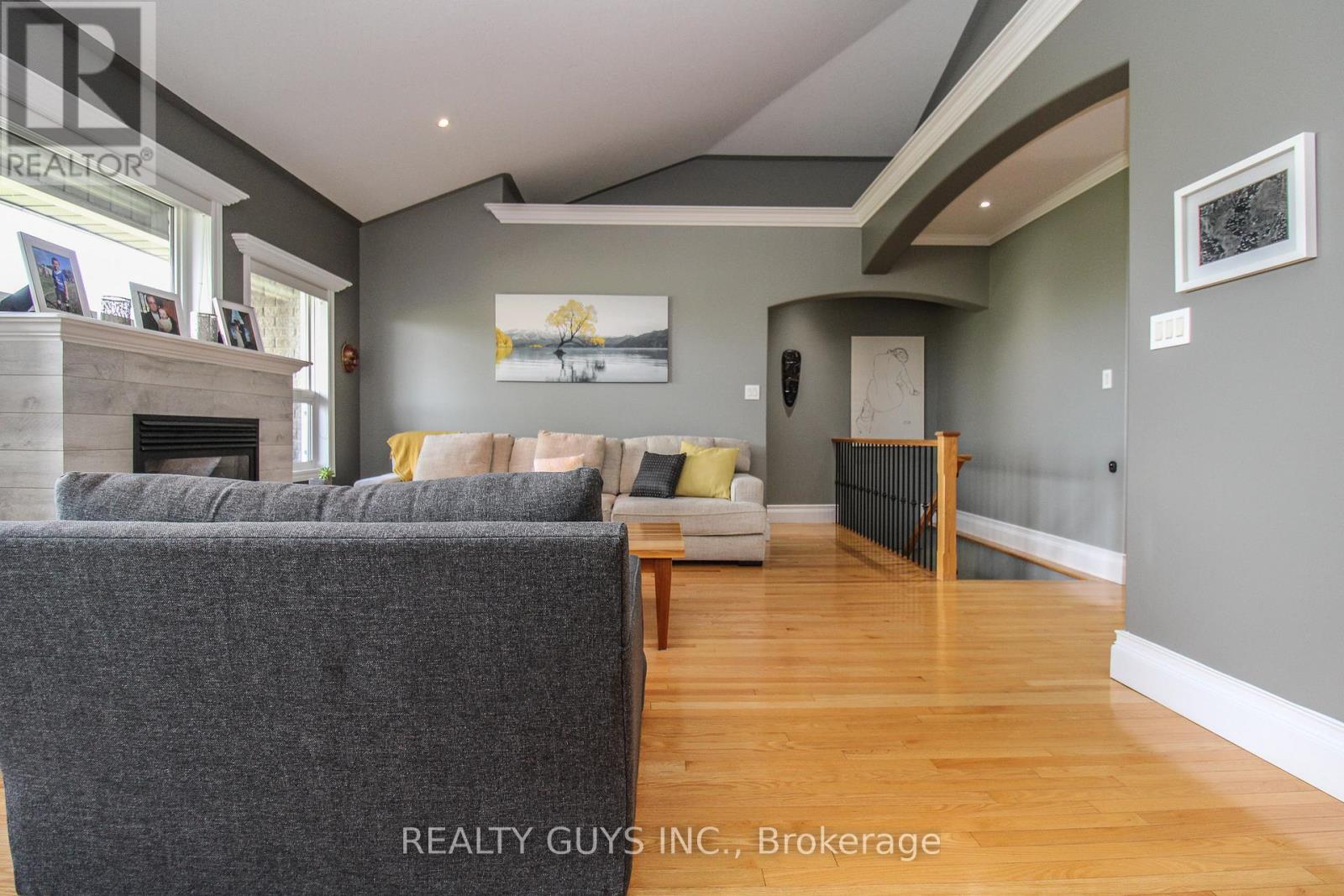 407 CARRIAGE LANE - 16