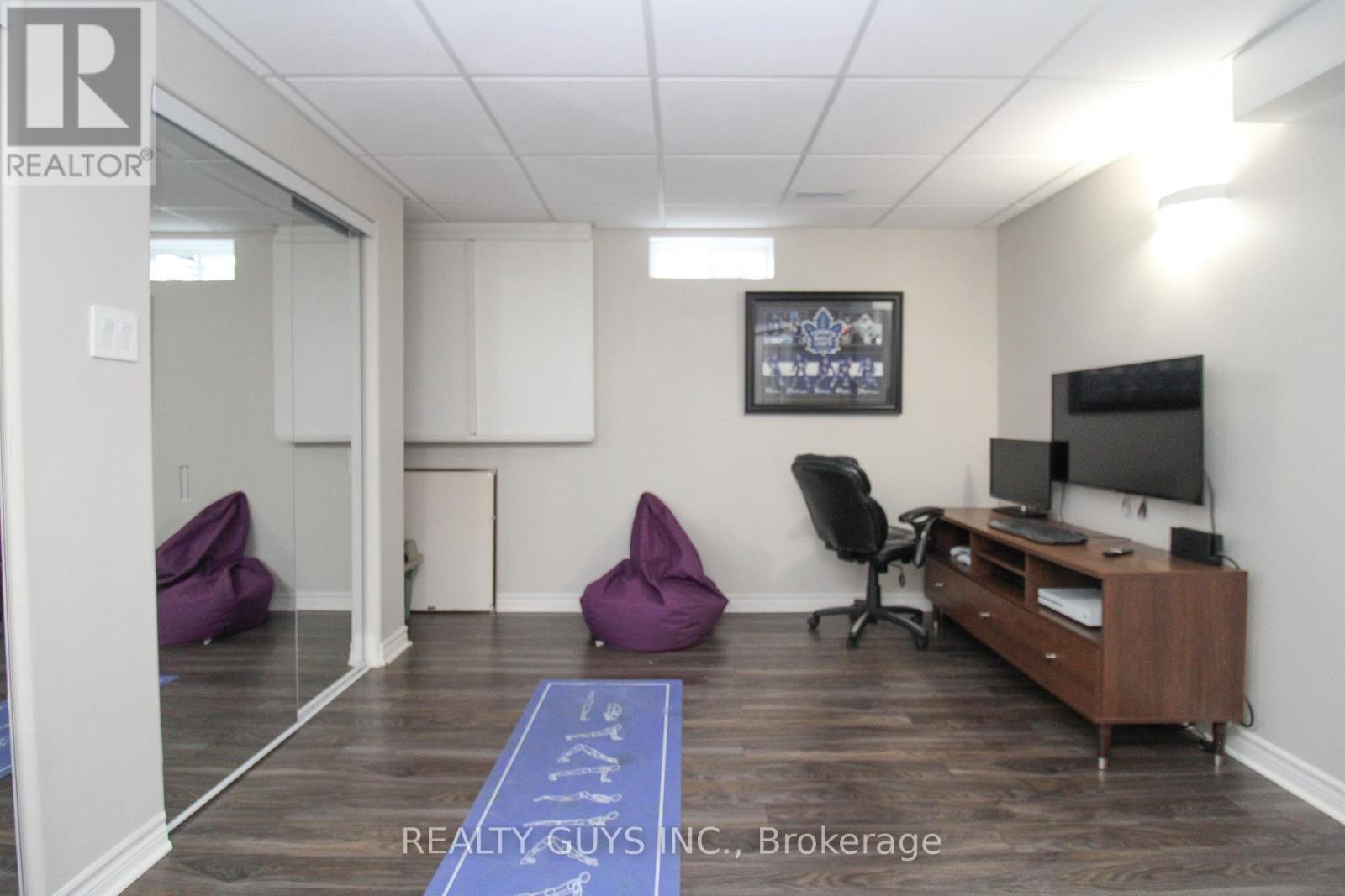 407 CARRIAGE LANE - 45