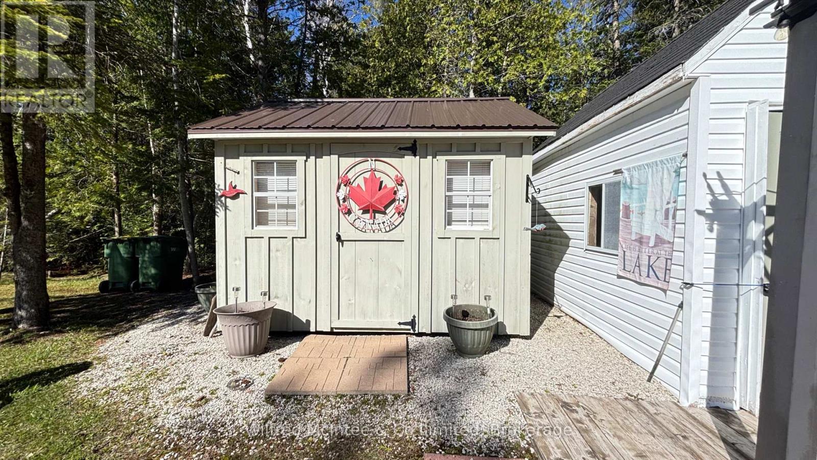 26 THOMPSON AVENUE - 17