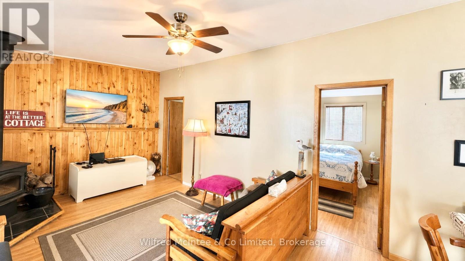 26 THOMPSON AVENUE - 24
