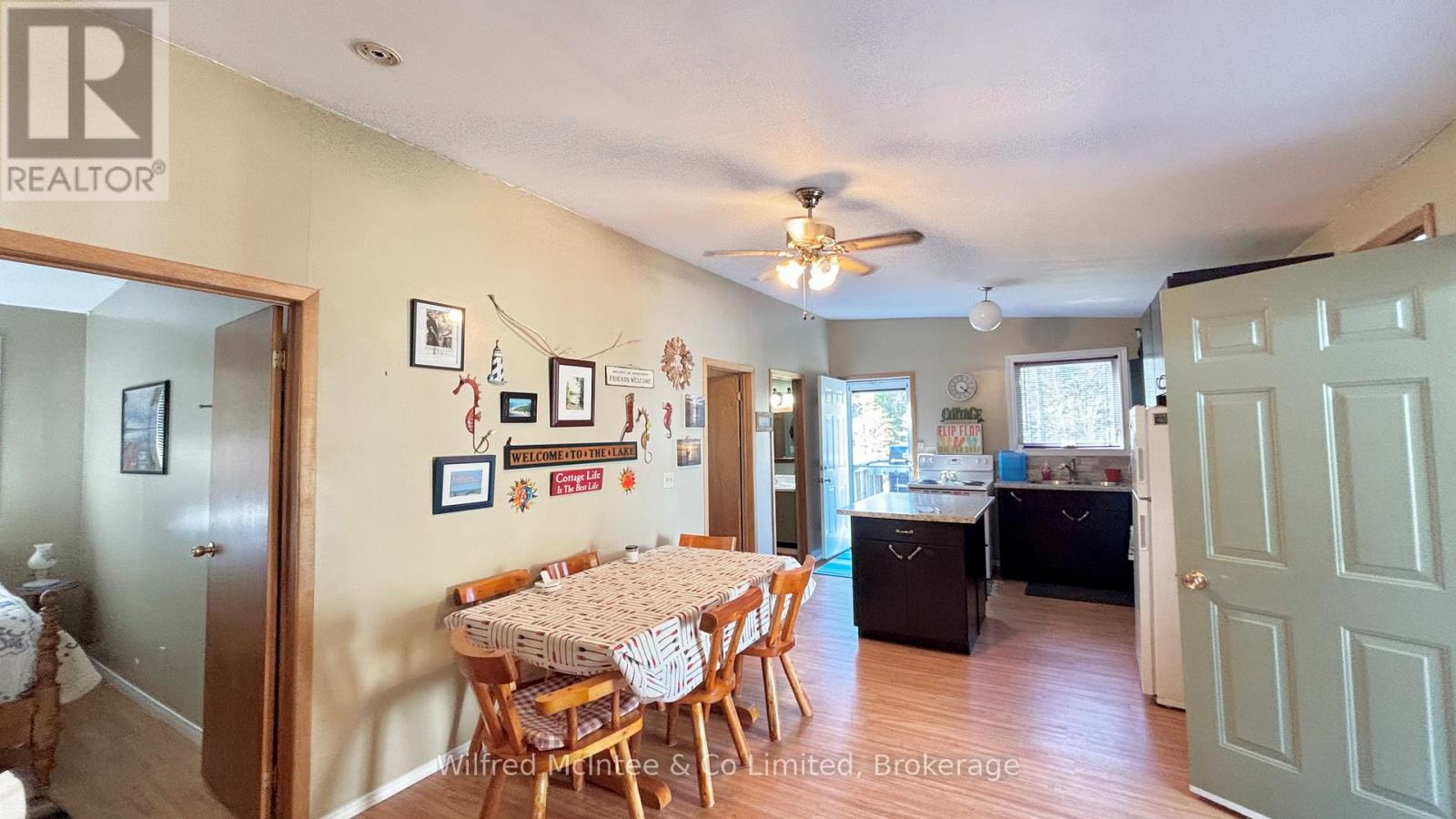 26 THOMPSON AVENUE - 25