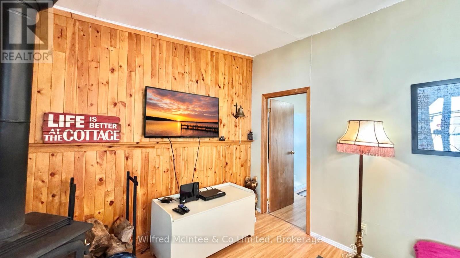 26 THOMPSON AVENUE - 26