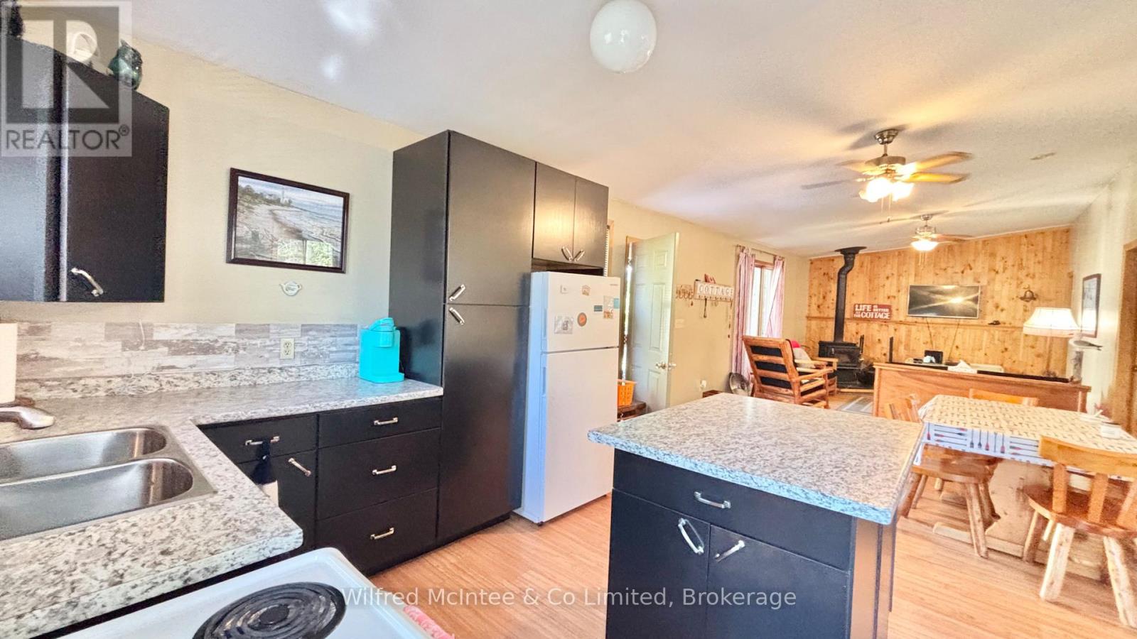 26 THOMPSON AVENUE - 28