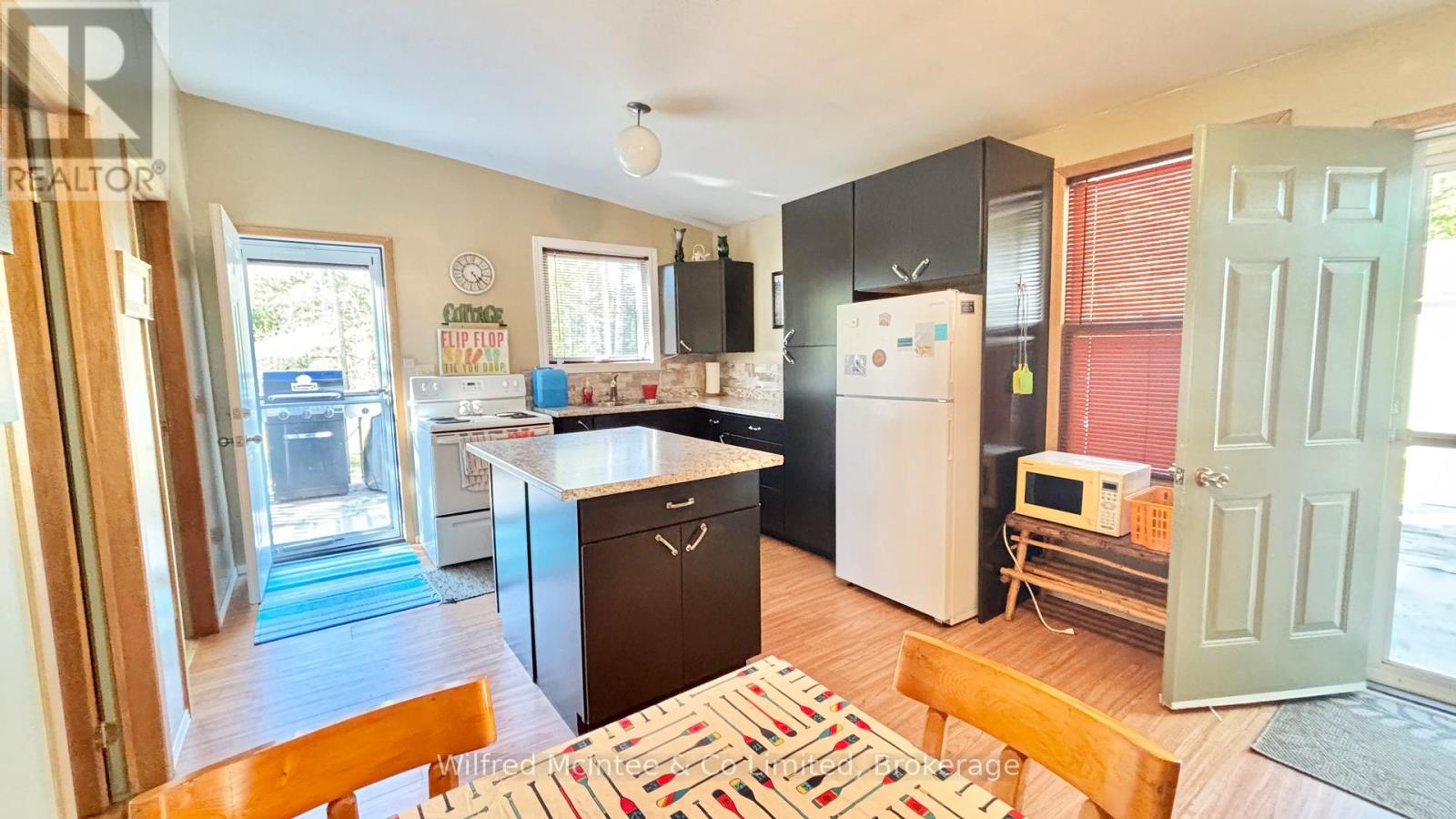 26 THOMPSON AVENUE - 30