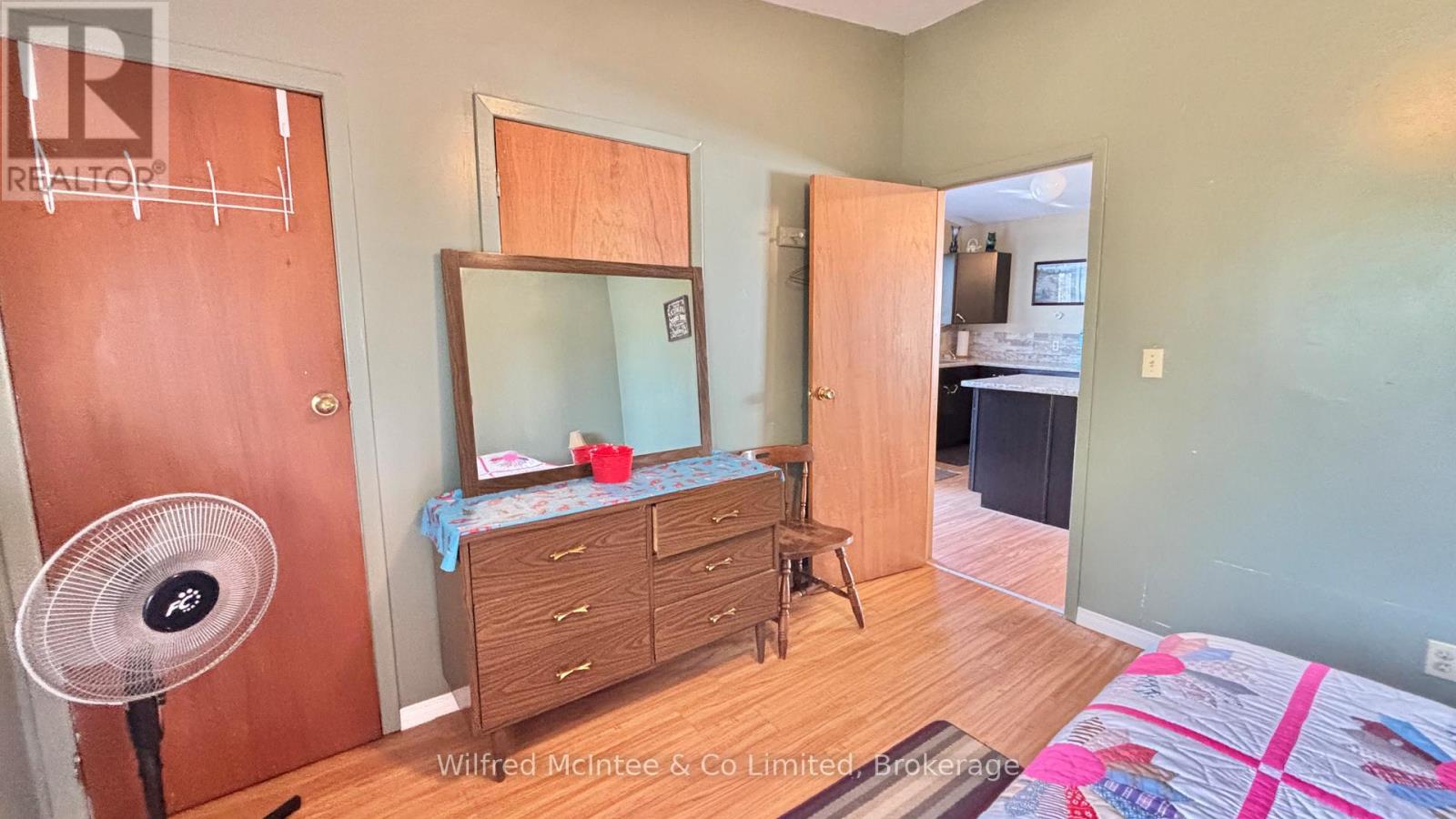 26 THOMPSON AVENUE - 42
