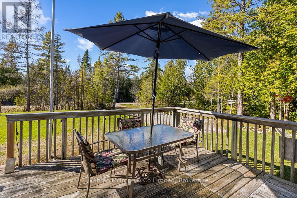 26 THOMPSON AVENUE - 5