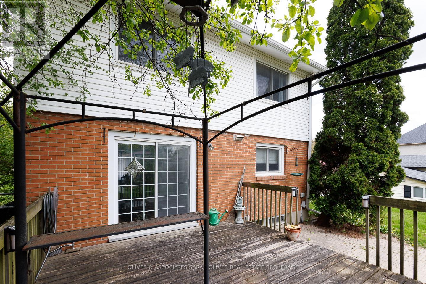 14 BRENTWOOD CRESCENT - 36