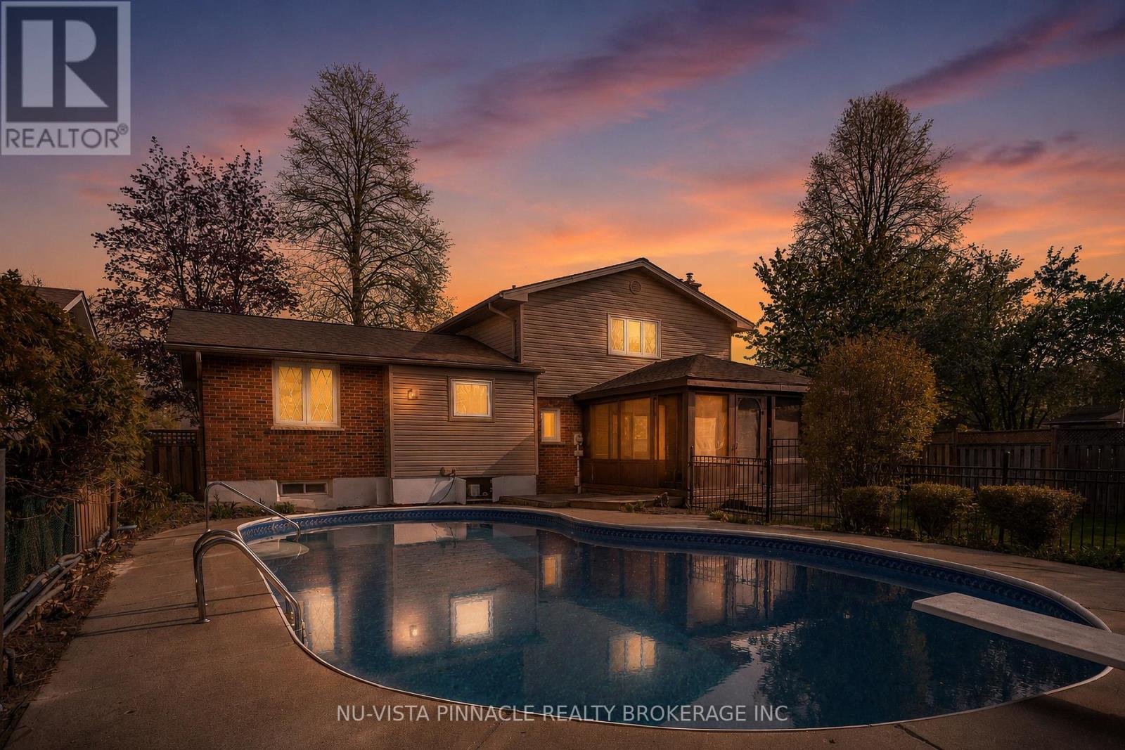 42 MILFORD CRESCENT - 2