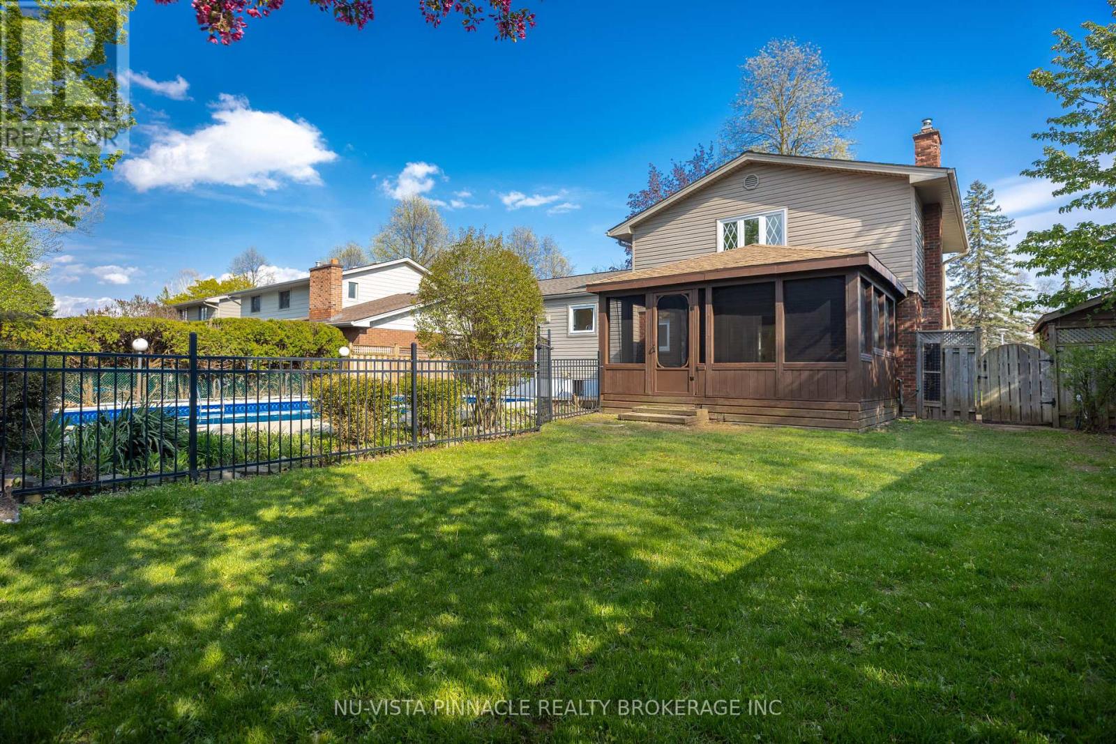 42 MILFORD CRESCENT - 36