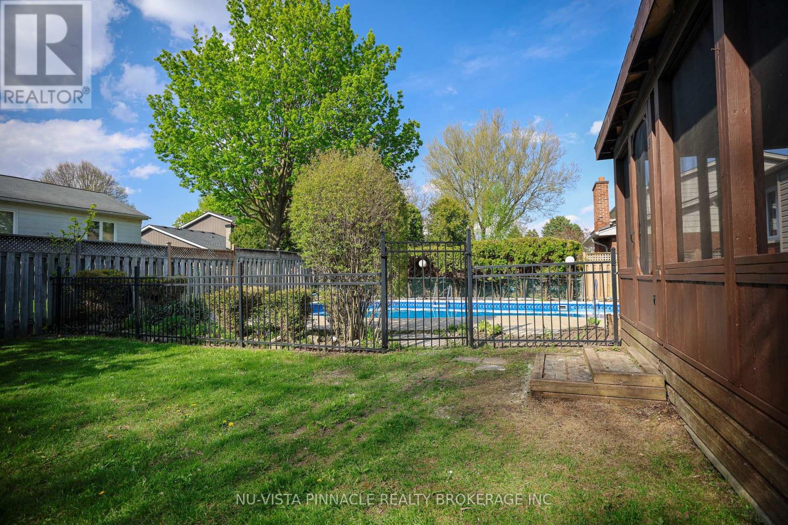42 MILFORD CRESCENT - 37
