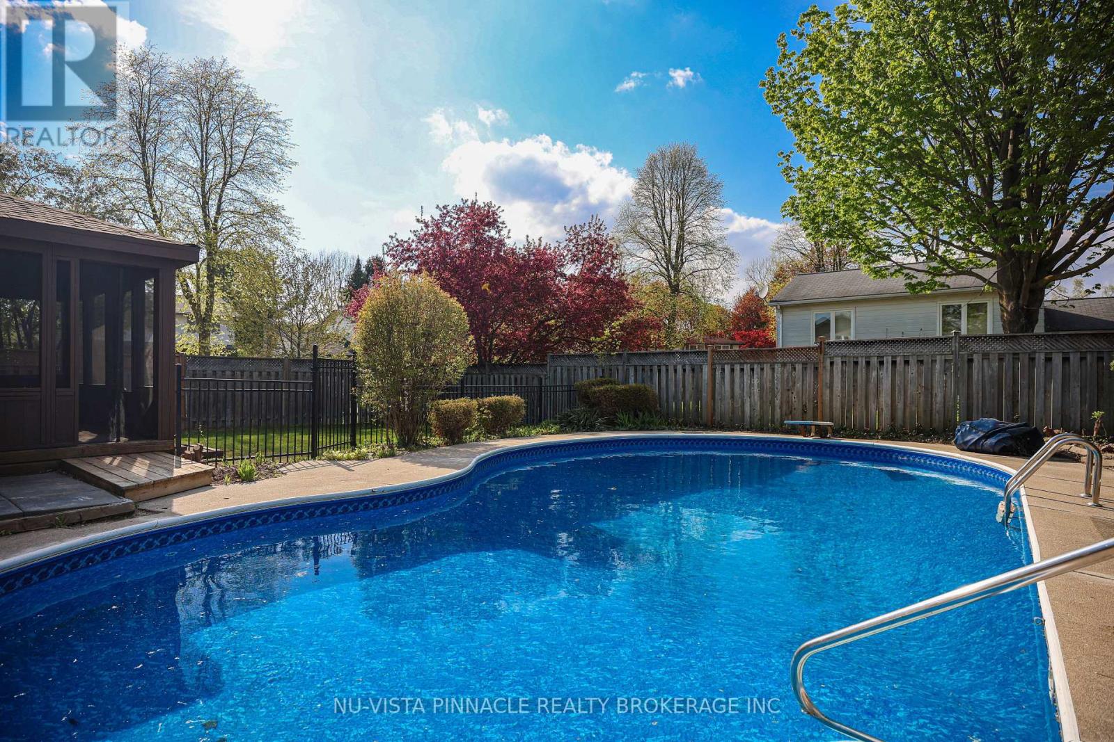 42 MILFORD CRESCENT - 5