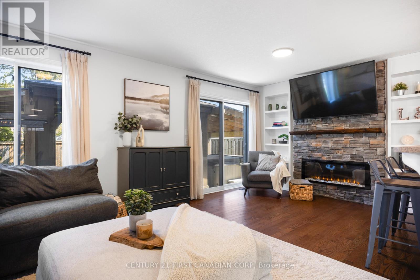 21 PEAR TREE AVENUE - 12