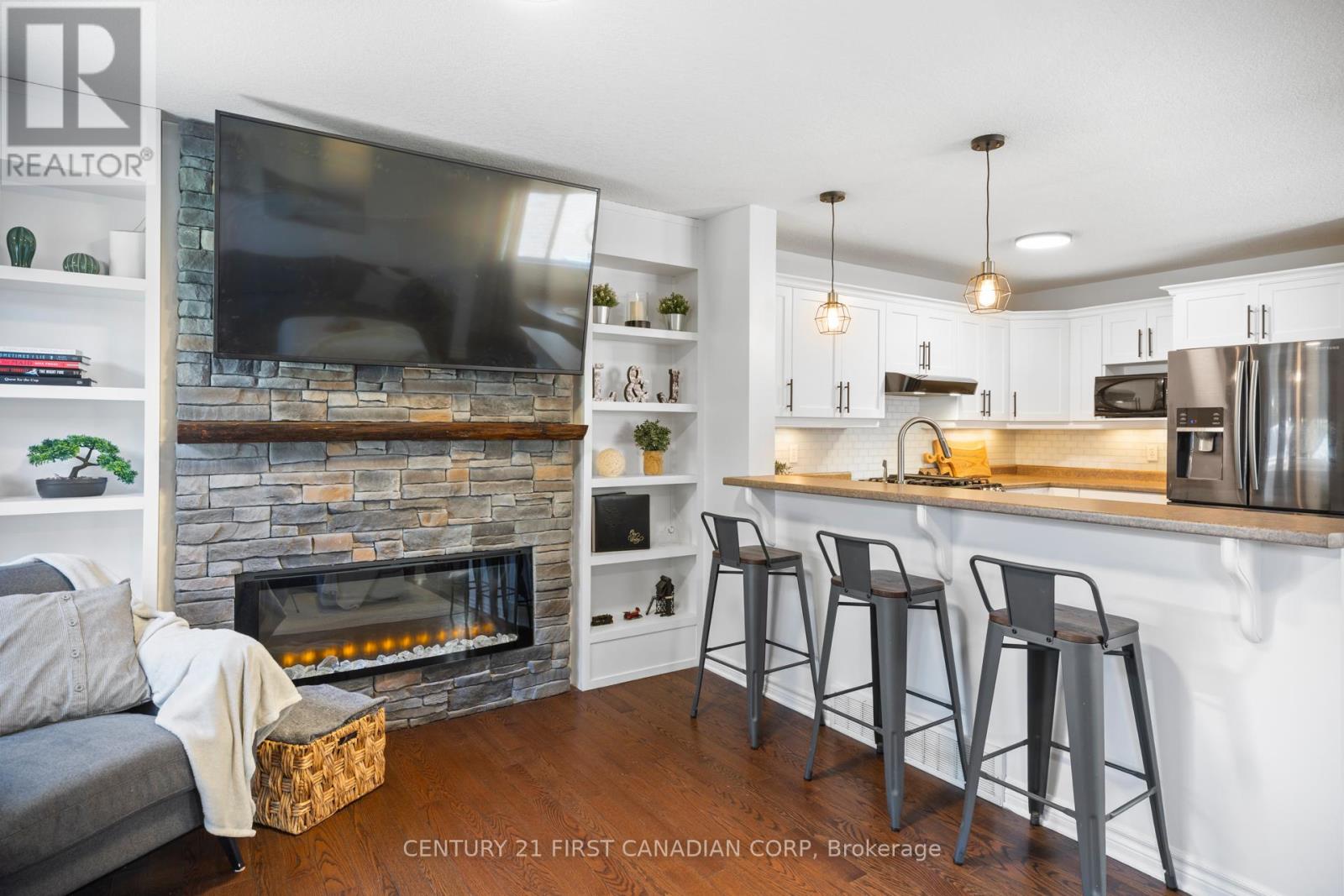 21 PEAR TREE AVENUE - 13
