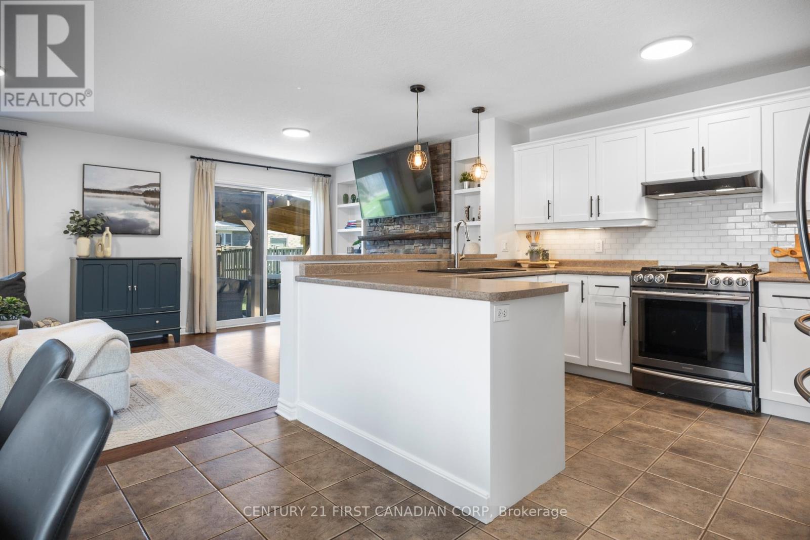 21 PEAR TREE AVENUE - 14
