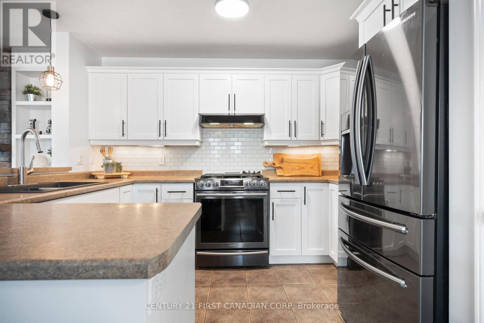 21 PEAR TREE AVENUE - 15