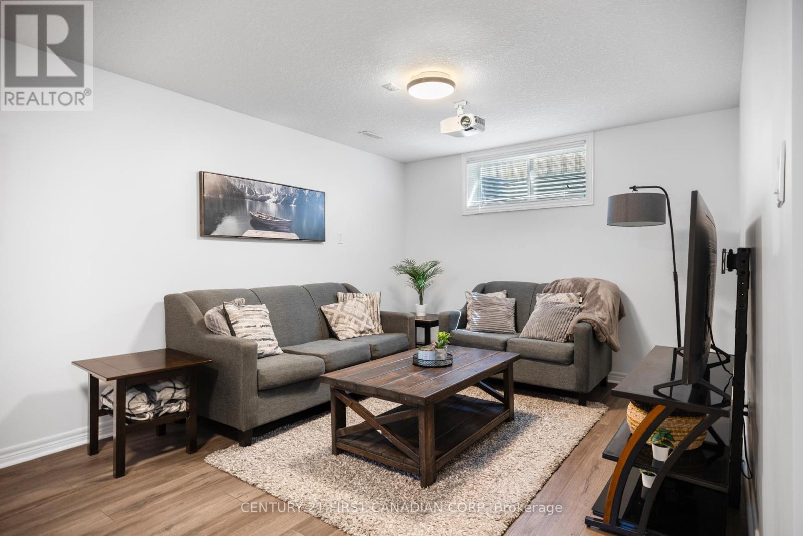 21 PEAR TREE AVENUE - 28