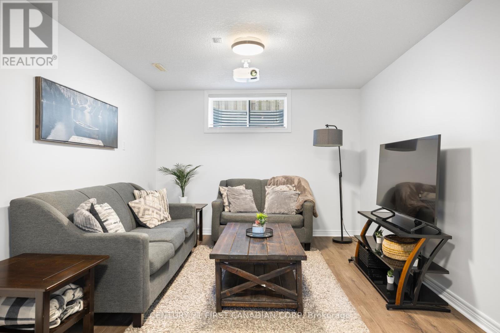 21 PEAR TREE AVENUE - 29