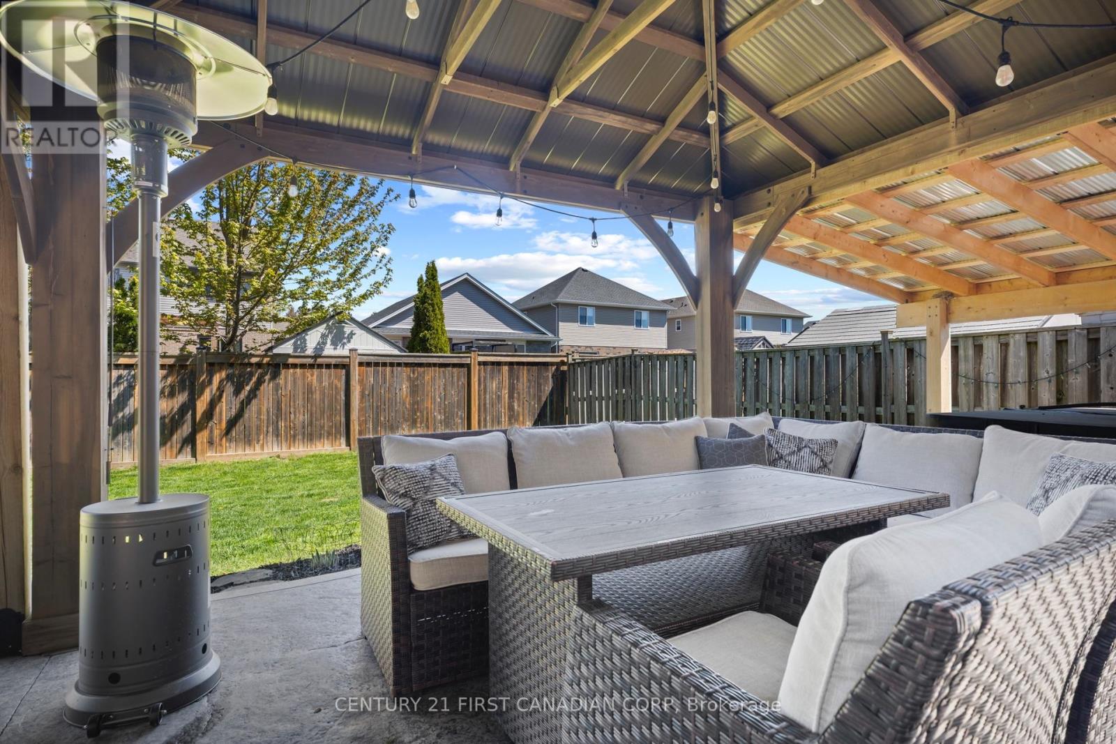 21 PEAR TREE AVENUE - 32