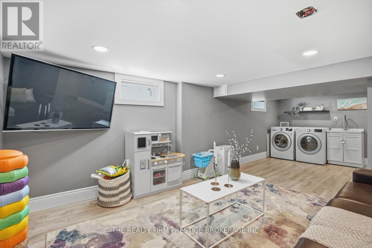 50 REGINA STREET - 31