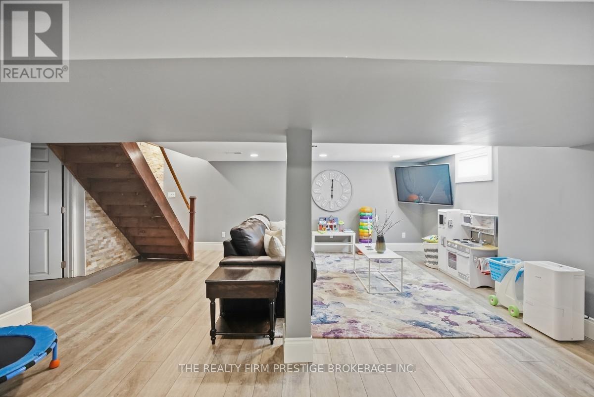 50 REGINA STREET - 32