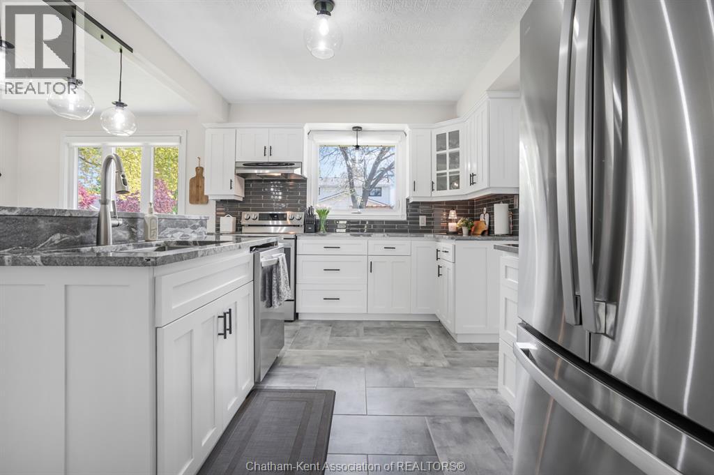 106 UNIVERSITY DRIVE, Chatham, Ontario, N7L4V5 — Photo 8