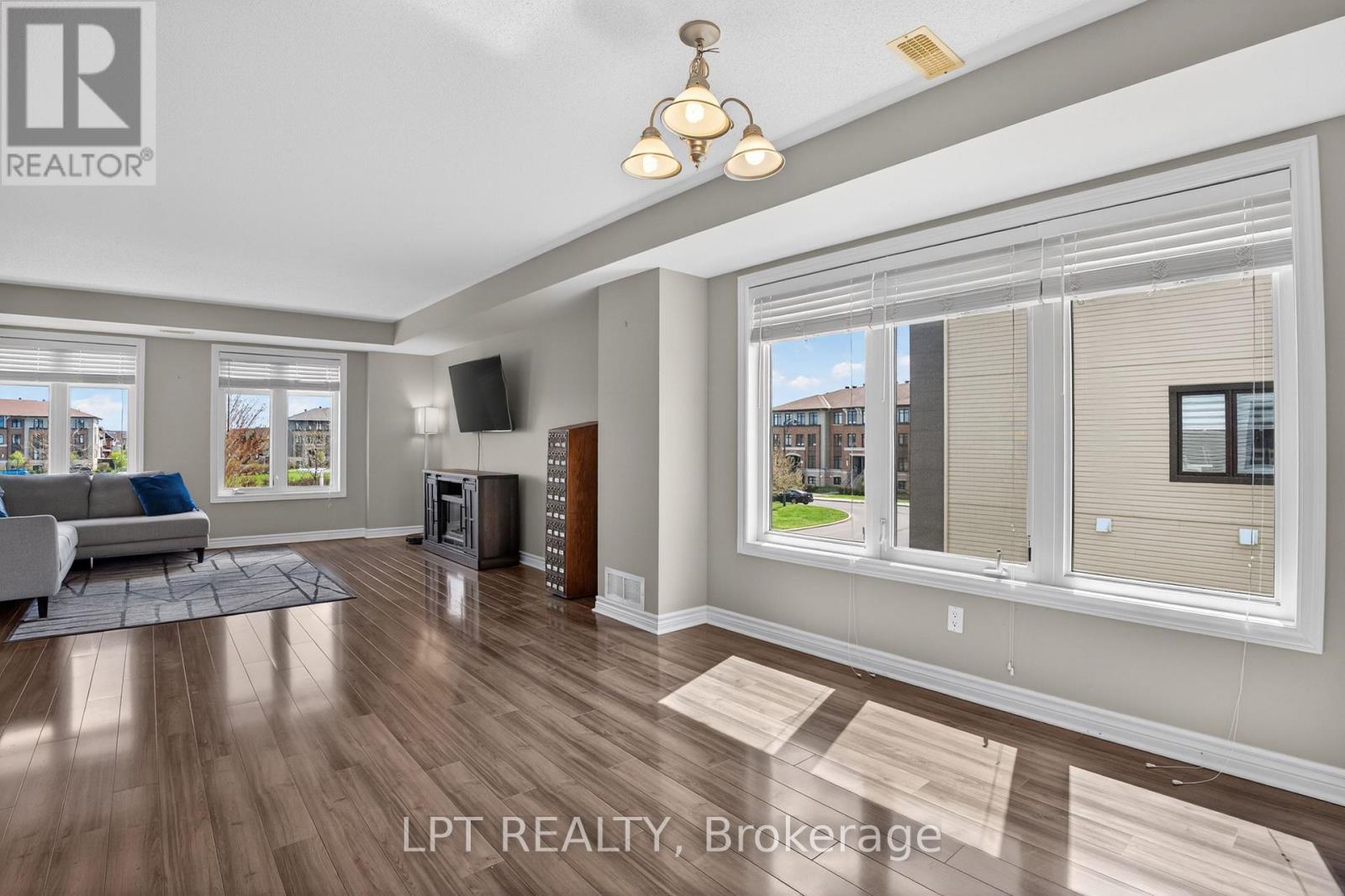 2 Bed, 3 Bath House for Sale in Ottawa – 2342 ESPRIT DRIVE, Ottawa – MLS# X13109430 - Image 12