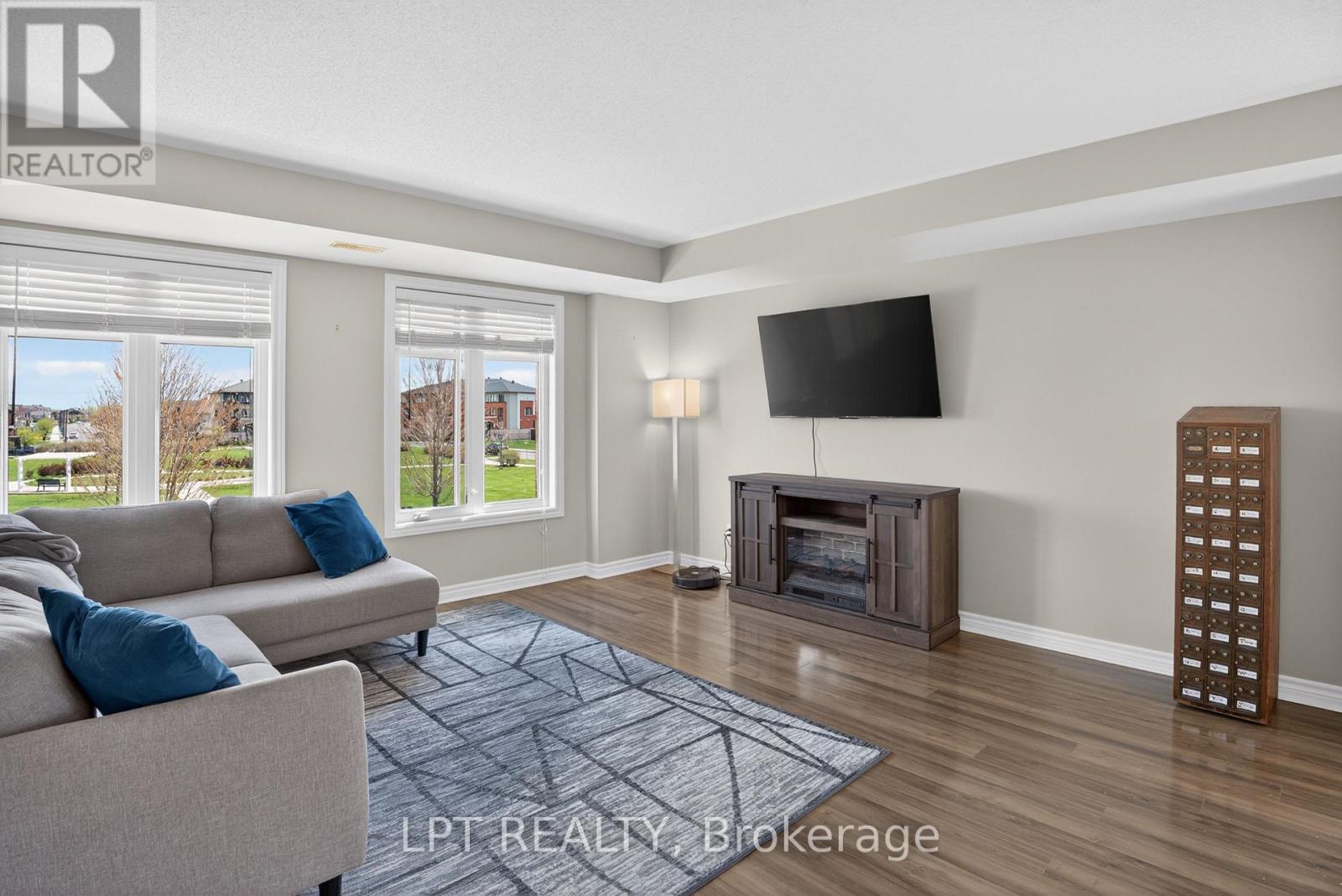 2 Bed, 3 Bath House for Sale in Ottawa – 2342 ESPRIT DRIVE, Ottawa – MLS# X13109430 - Image 7