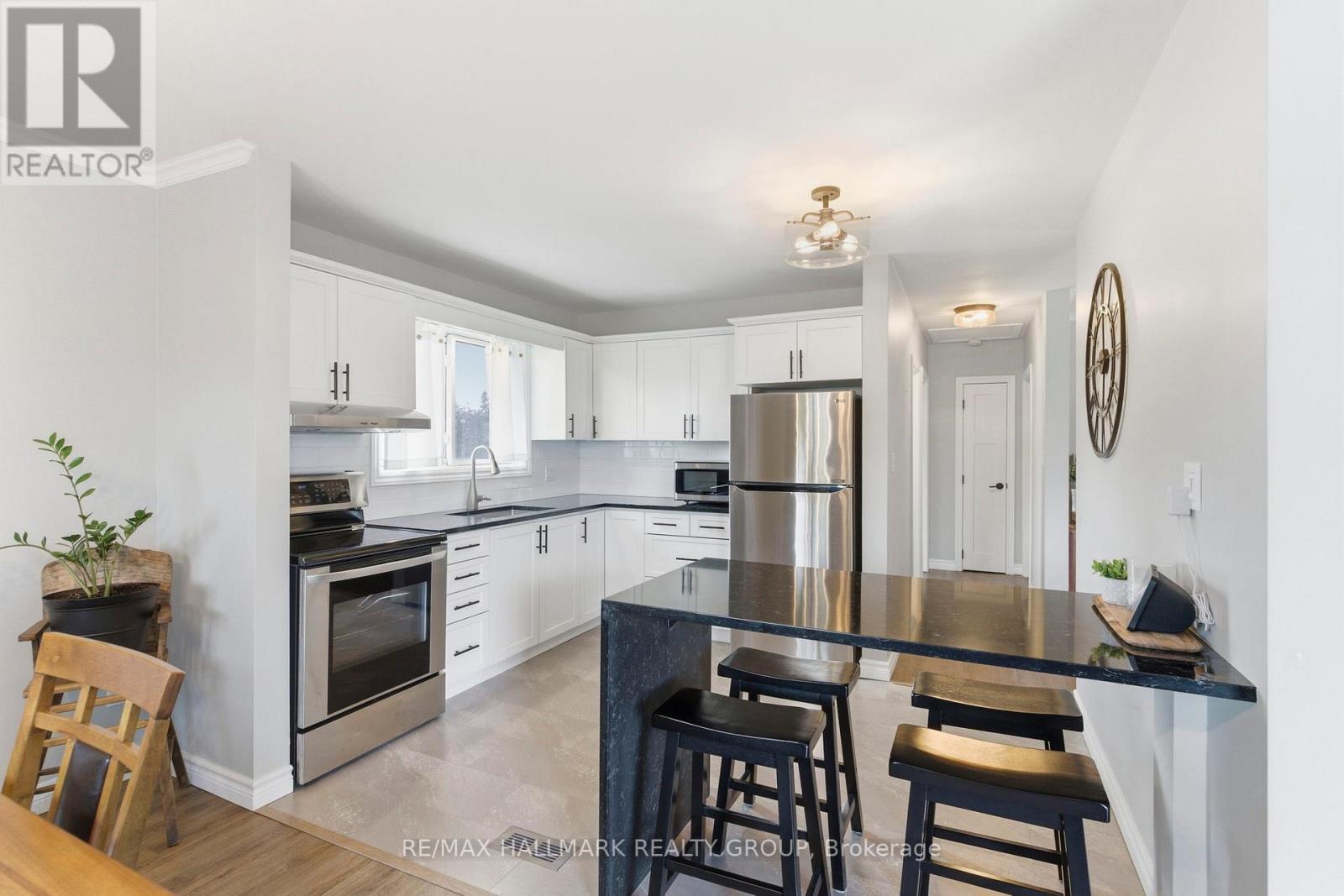22 ELM AVENUE - 10