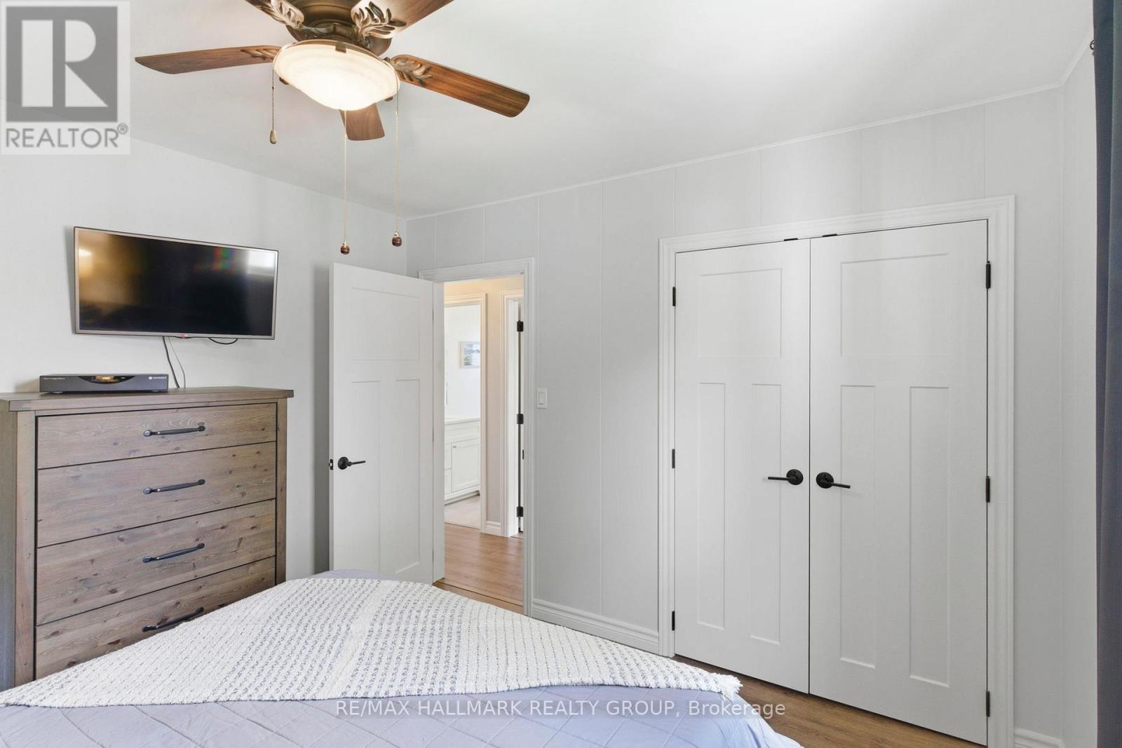 22 ELM AVENUE - 18