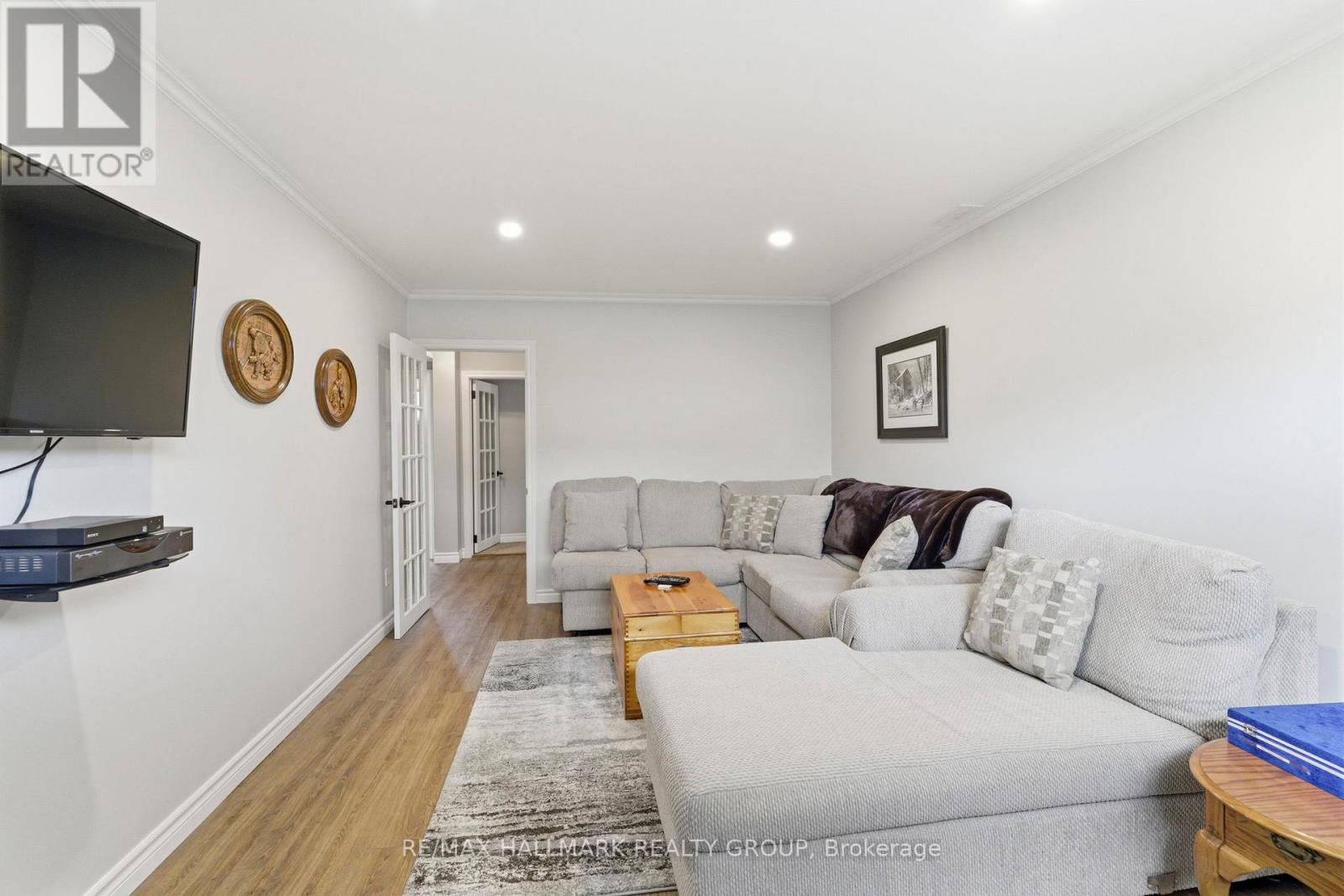 22 ELM AVENUE - 23